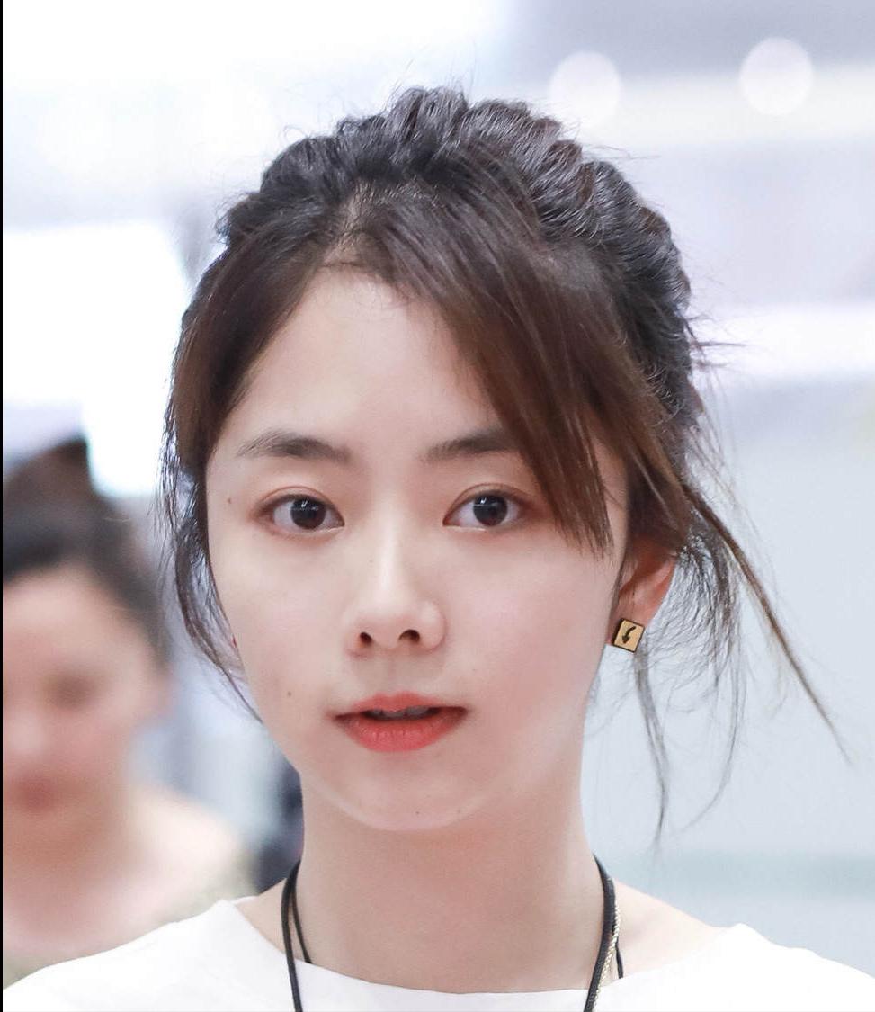 鼻子塌山根低鼻孔外露没福气吗,鼻子塌而且不露鼻孔