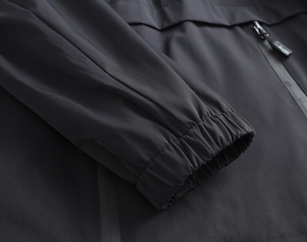 巴宝莉新式“男装外套”惊艳亮相！上身舒适帅气，经典魅力显年轻