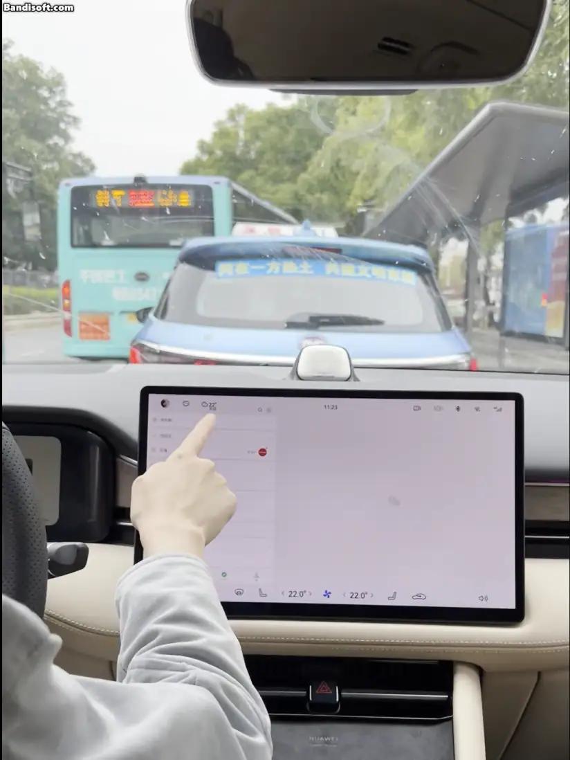 问界m7抬头显示可以看视频,问界m7界面互联