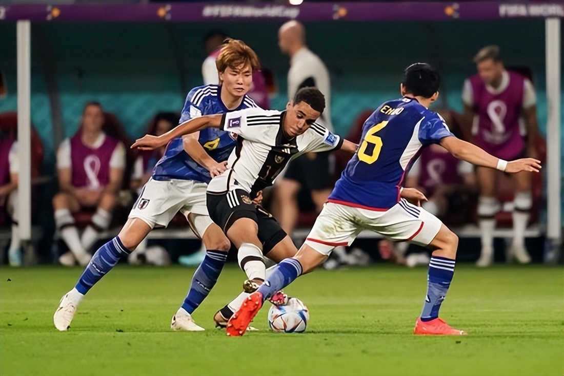 日本2-1击败德国队赛后采访德国,日本队赢了德国队还有希望出线吗