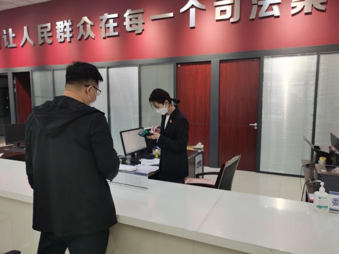 吴堡法院周末立案诉服正在进行时