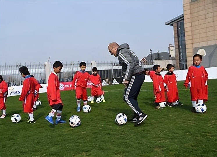 一个青少年球员应该具备的能力,培养一个足球运动员有多难