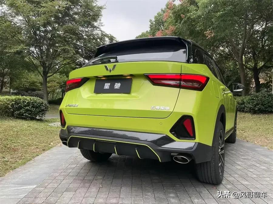 五菱推出“神车”星驰，5万多元SUV，油耗6.4升，配置给这么多？