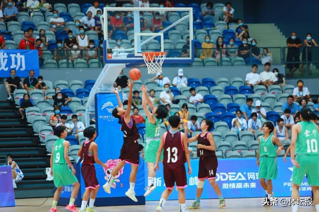 74岁“长脚”奶奶带“娃娃兵”上场，夺银的台州女篮值得响亮掌声