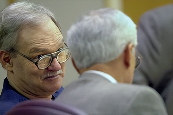 轰动全美！6岁女孩被后爸绑走性侵，被逼结婚沦为脱衣舞娘惨死