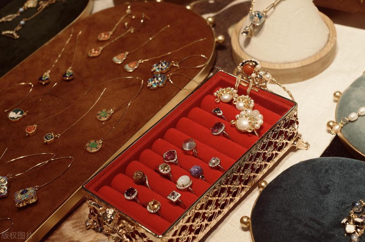 钱生不带来死不带走，揭秘现代女人如此爱钱如命的原因