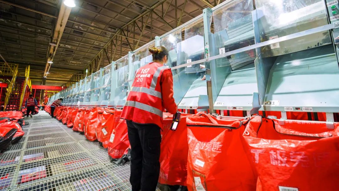 顺丰降低单价会升吗,顺丰极兔等发布公告