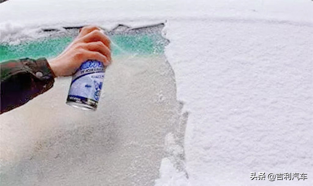 冬天车里玻璃结冰是怎么回事,下雪后汽车冬天玻璃结冰怎么处理