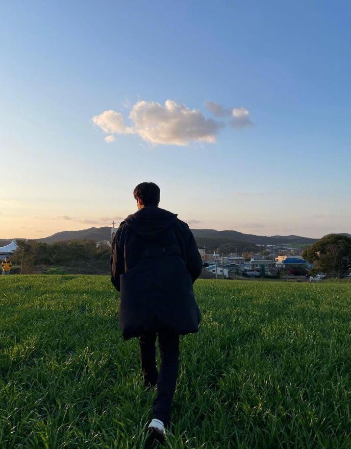 *服私**很会穿的小哥哥金圣喆阳光帅气尽显少年感