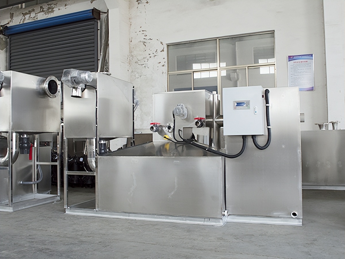 餐饮厨房隔油池设在什么位置,餐饮厨房隔油池构造