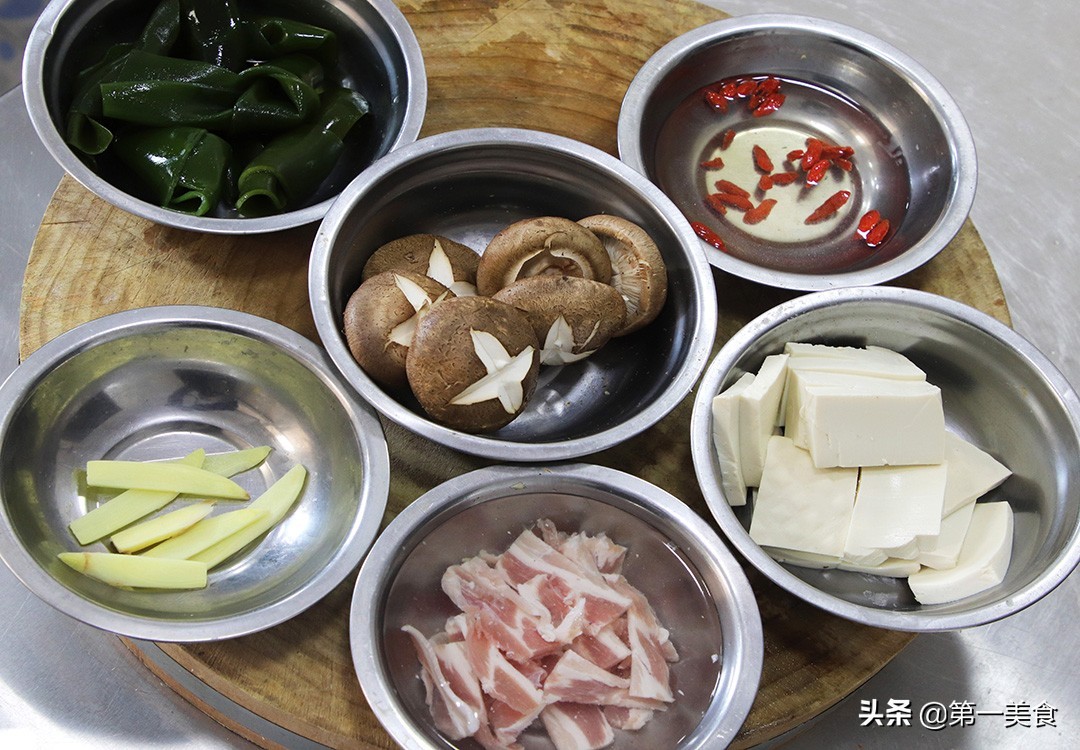 夏天喝的养生粥有哪些,分享3道适合中老年人喝的养生汤