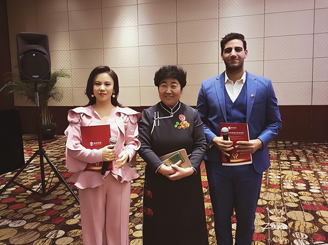 中国知名主持人刘美希,最美国际主持人刘美希探访进博会