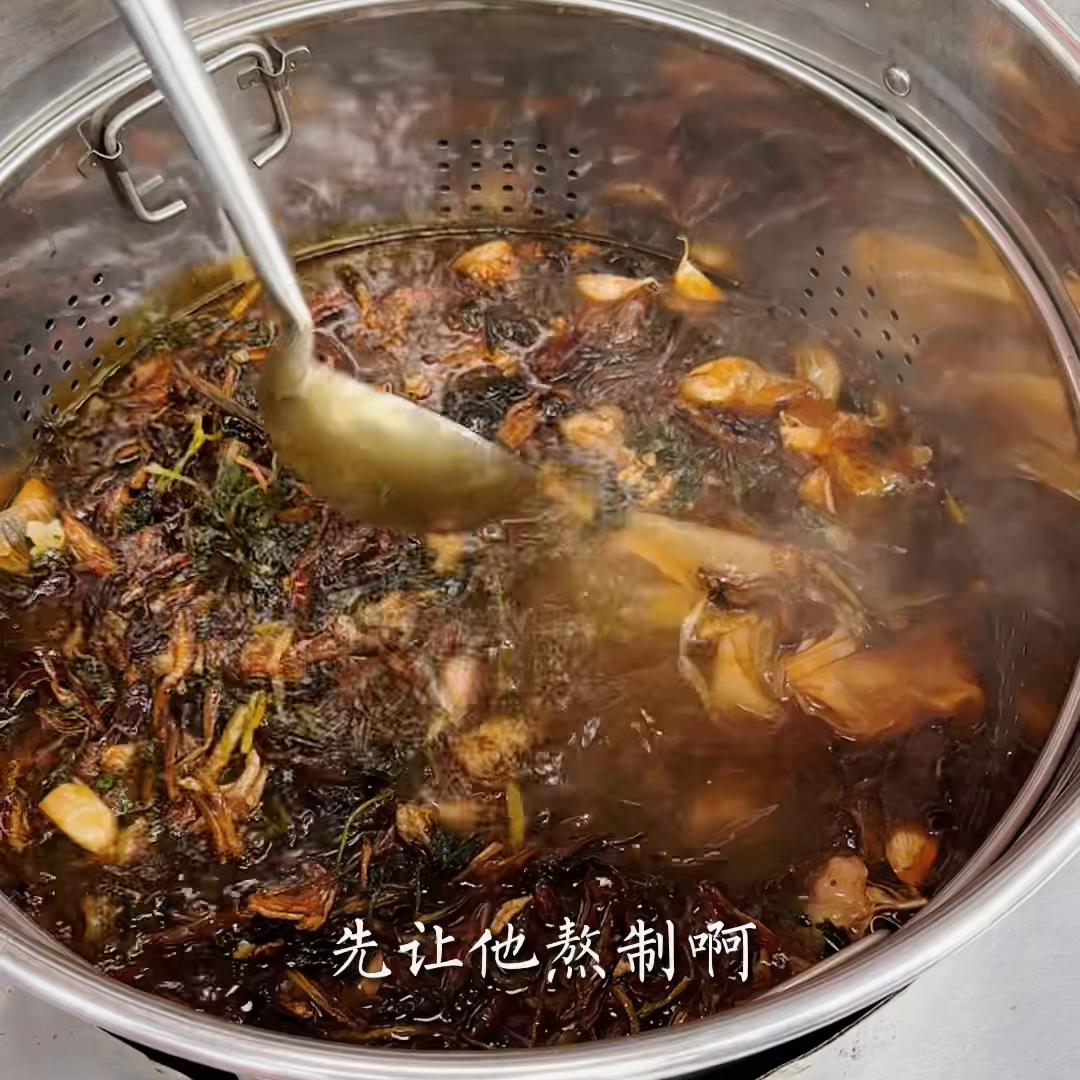 辣卤卤虾卤水怎么调,辣卤小龙虾卤水变黑怎么处理