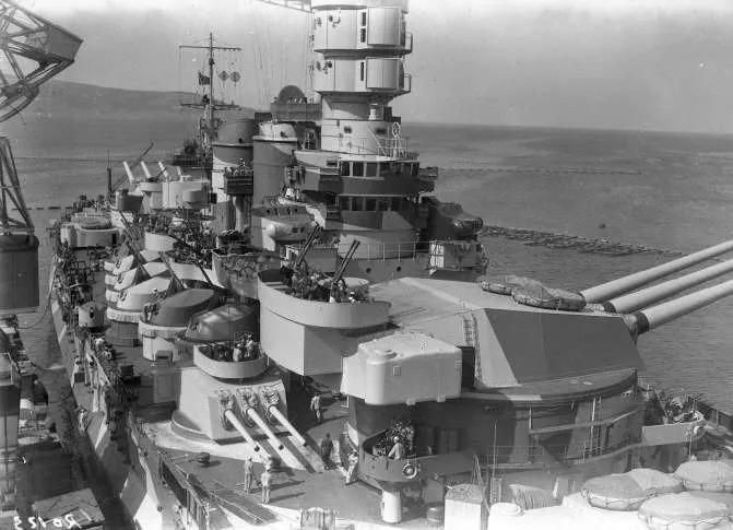 浅谈“罗马号”战列舰，制导*器武**的第一位受害者