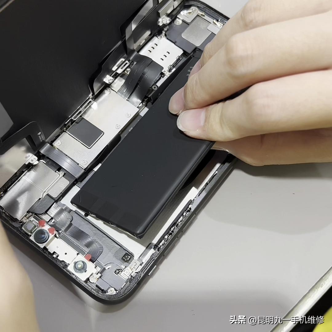 12promax原装电池多少钱,苹果12promax换原装电池