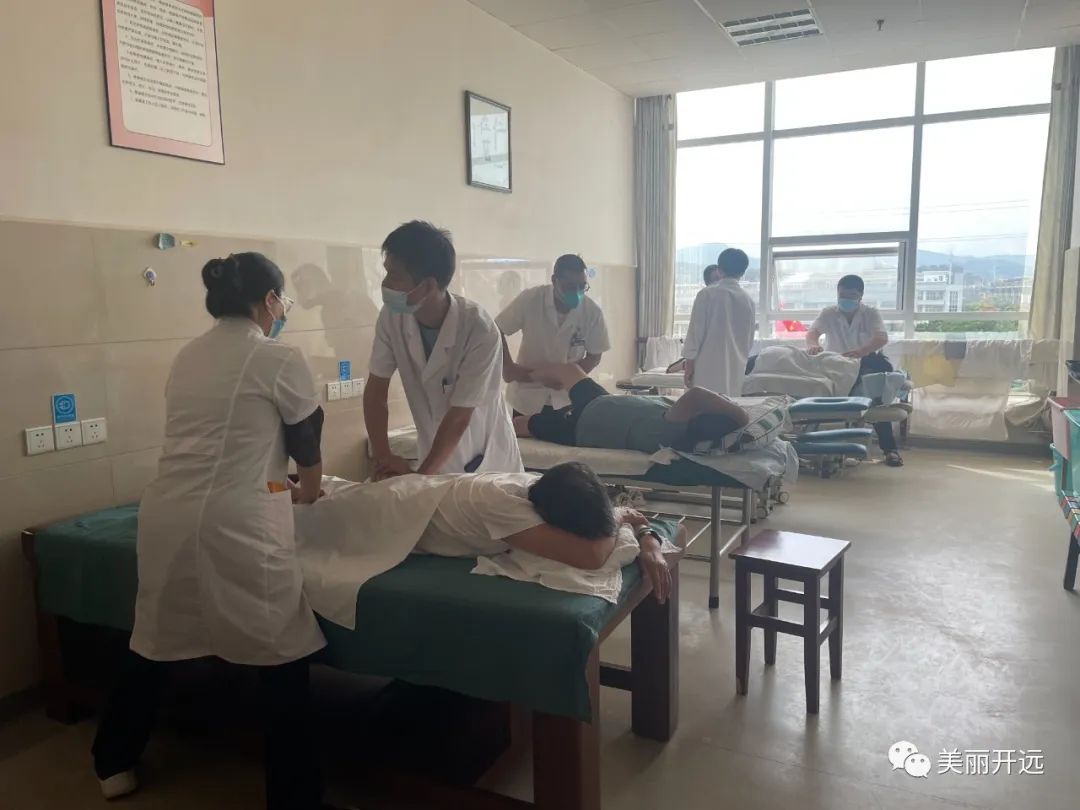 诊室人山人海,中医诊所人山人海