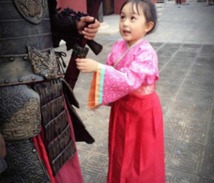 盘点10位童星今昔对比,10位长残的童星今昔对比合集