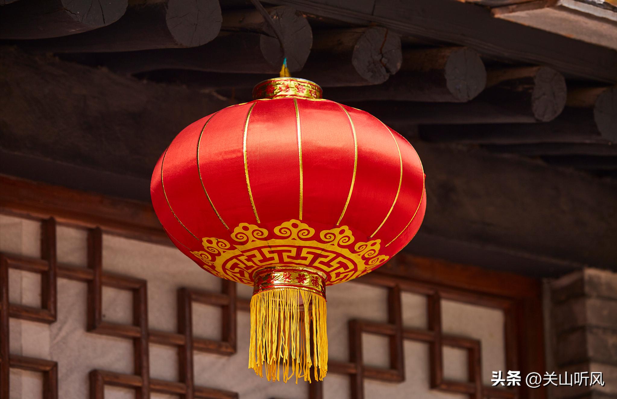 对门大门口亮灯有什么讲究,门前亮灯旺人丁