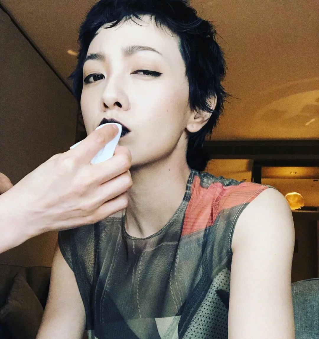 被骂玻璃心讨人嫌，她居然也不在乎吗？