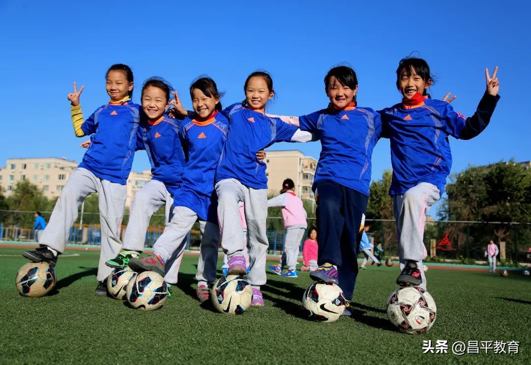 足球校园主题文化活动图片大全,让足球文化在校园足球中发扬光大