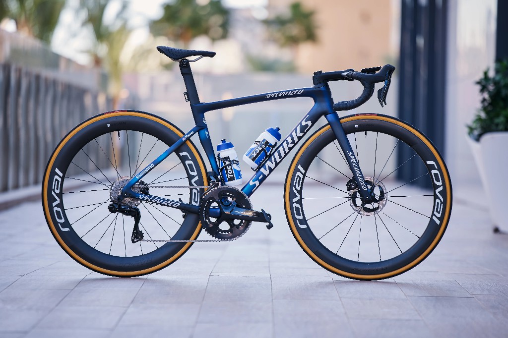 骑自行车应该有什么配件,自行车骑手都用的是什么自行车