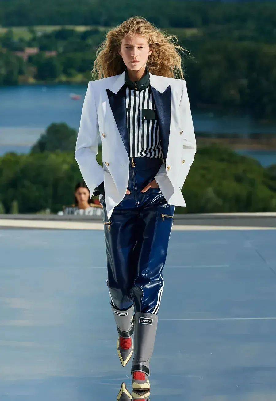 戴安娜、凯特、泫雅、坎爷都在穿！只要7000块，就能收获同款洋气