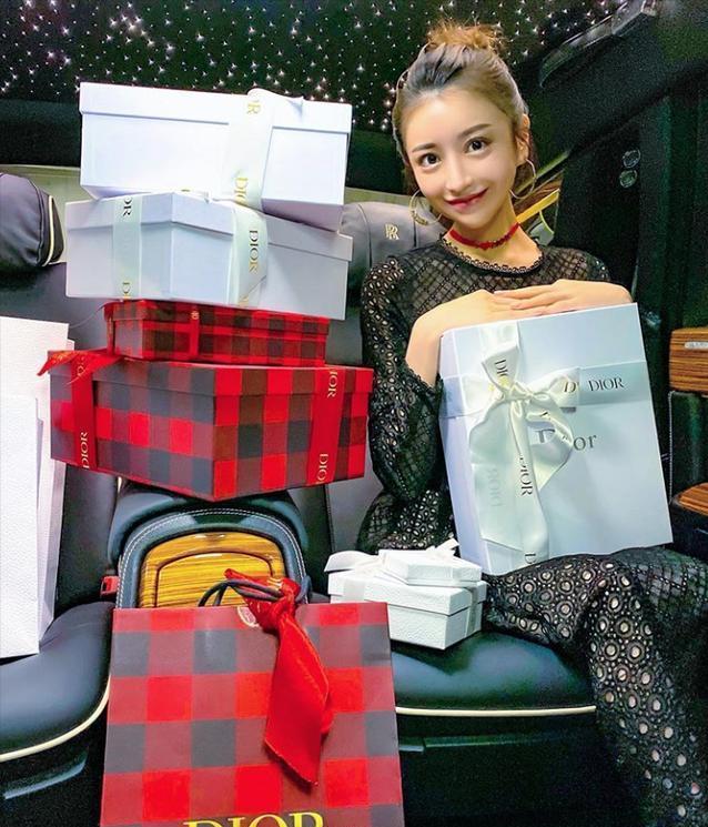 日本陪酒女王爱泽绘美里，滴酒不沾却成业界传奇，她是如何做到的