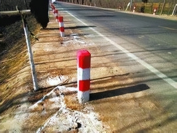 10年邮政局局长驾公车酒后约会女下属,将5名少年撞死,获赔23万