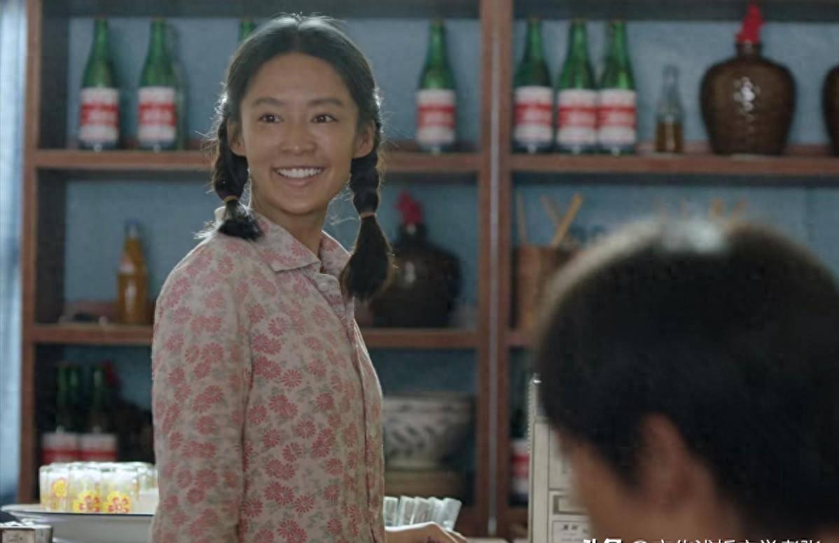 干瘪黑瘦，一口假牙，这就能演“村花”？观众表示越看越觉得假