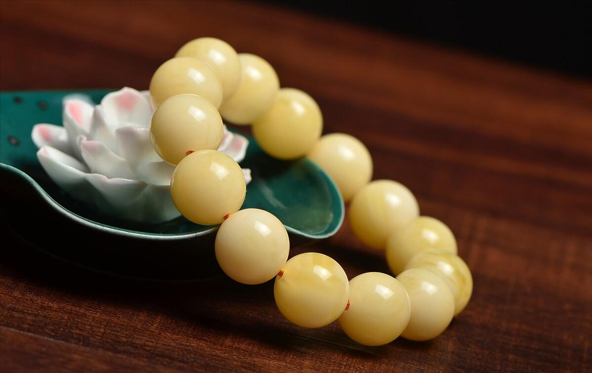 琥珀和蜜蜡区别视频,琥珀和蜜蜡有什么区别呢