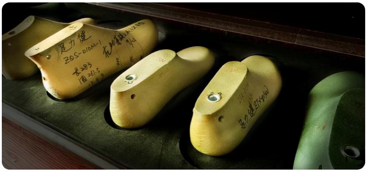 奶奶灰奶奶鞋,奶奶灰老爹鞋