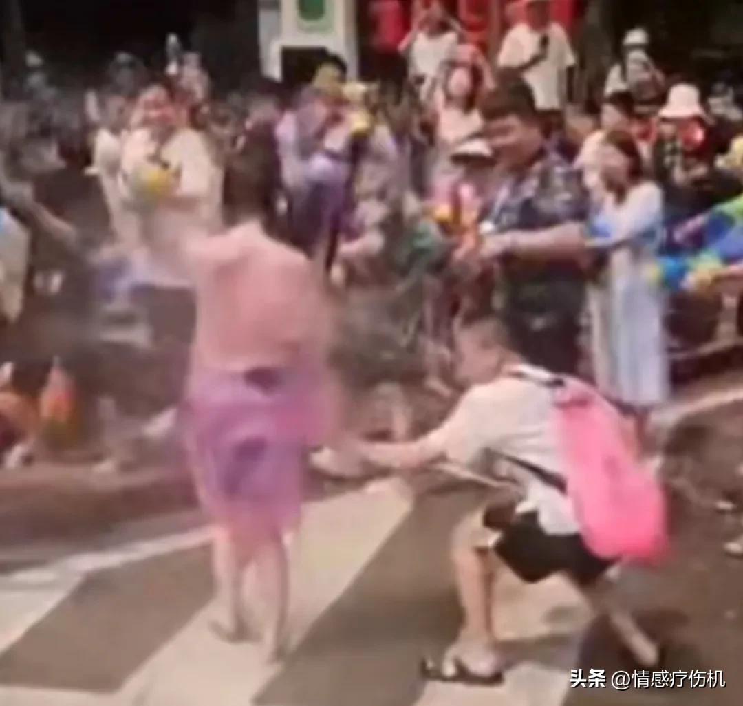 扒衣式泼水节，还能“活”到明年吗？
