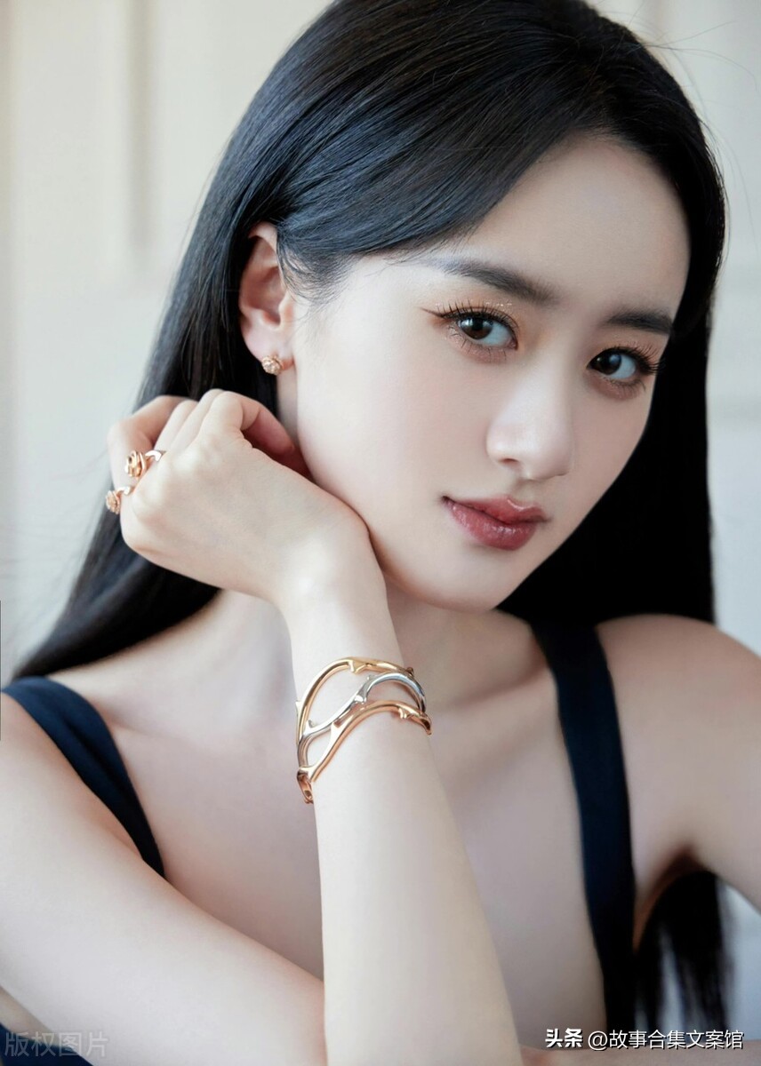 袁冰妍黑色吊带,袁冰妍金色长裙造型图片