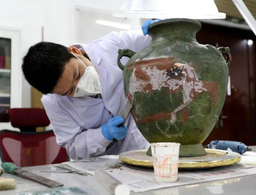 山上捡到奇怪石头鉴定,13岁少年捡到石头上交国家完整版