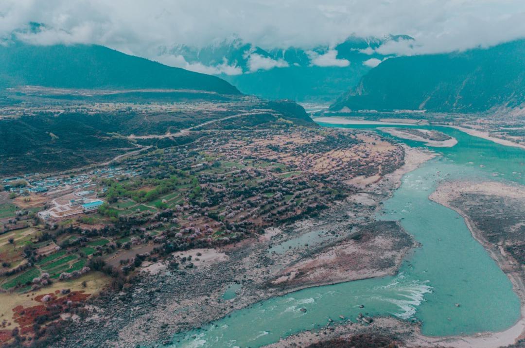 龙泉山看桃花徒步最佳路线,徒步穿越十里桃花漫山遍野