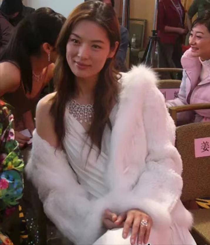 惨遭婚内出轨后，她成了身家过亿的富婆，如今前夫患病，小三瘫痪