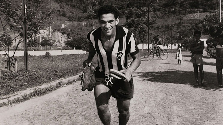 历史巴西球星排行前十名,巴西历史足球巨星排名前十名