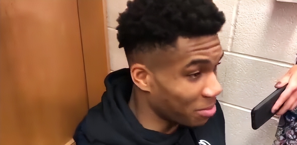 东契奇运球被字母哥抢断,东契奇被两个球星包夹