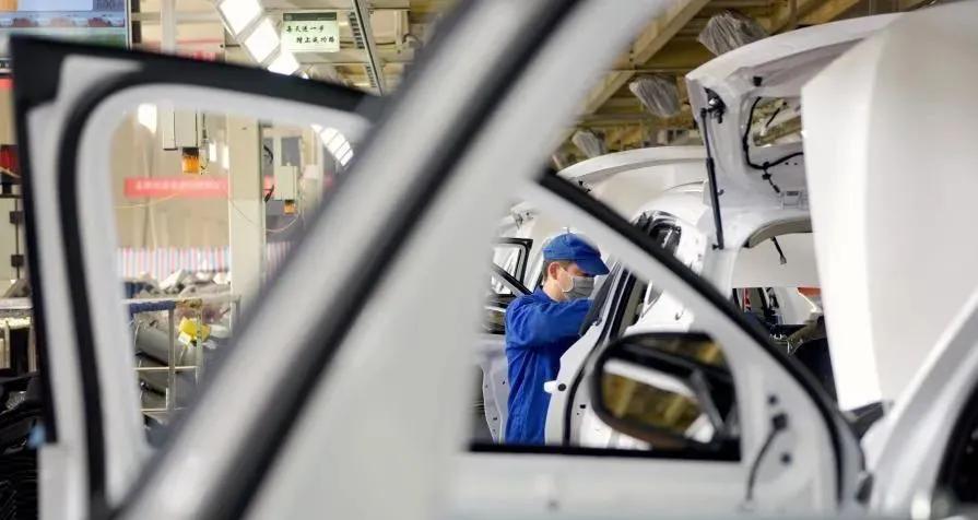 在比亚迪工厂上班一个月有多少钱,在比亚迪的第一个月工资