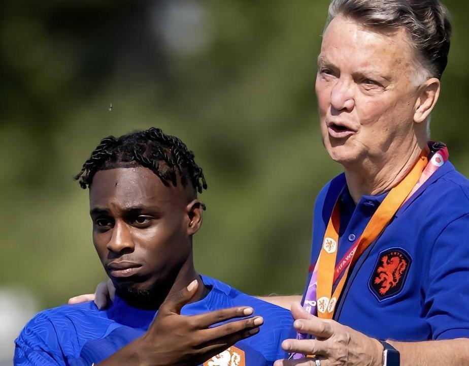 弗林蓬右后卫进攻能力如何,超级进攻型后卫