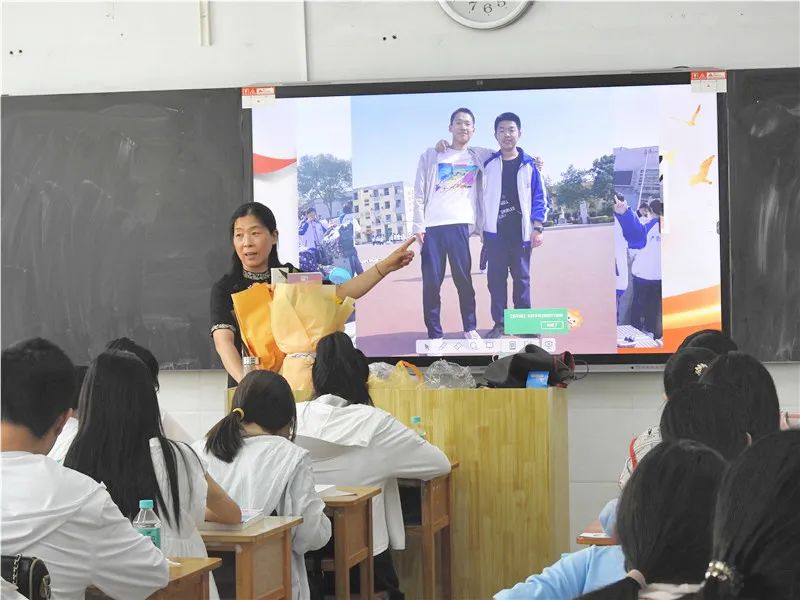 毕业季来临即将和母校说再见,毕业十年匆匆路过母校感言