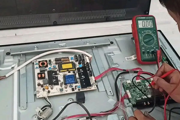 电视机出现了雪花屏怎么解决,电视机屏幕出现雪花斑点怎么回事