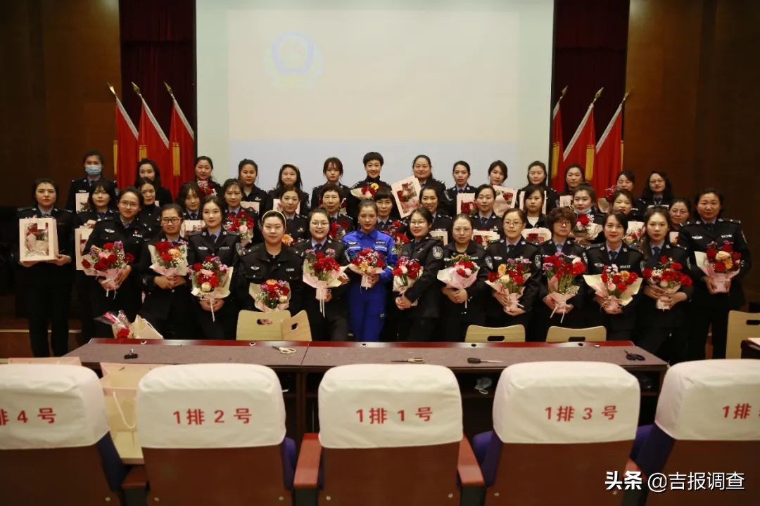 凝聚巾帼心，一起向未来！长白山公安局举办“三八”妇女节茶艺花艺交流活动
