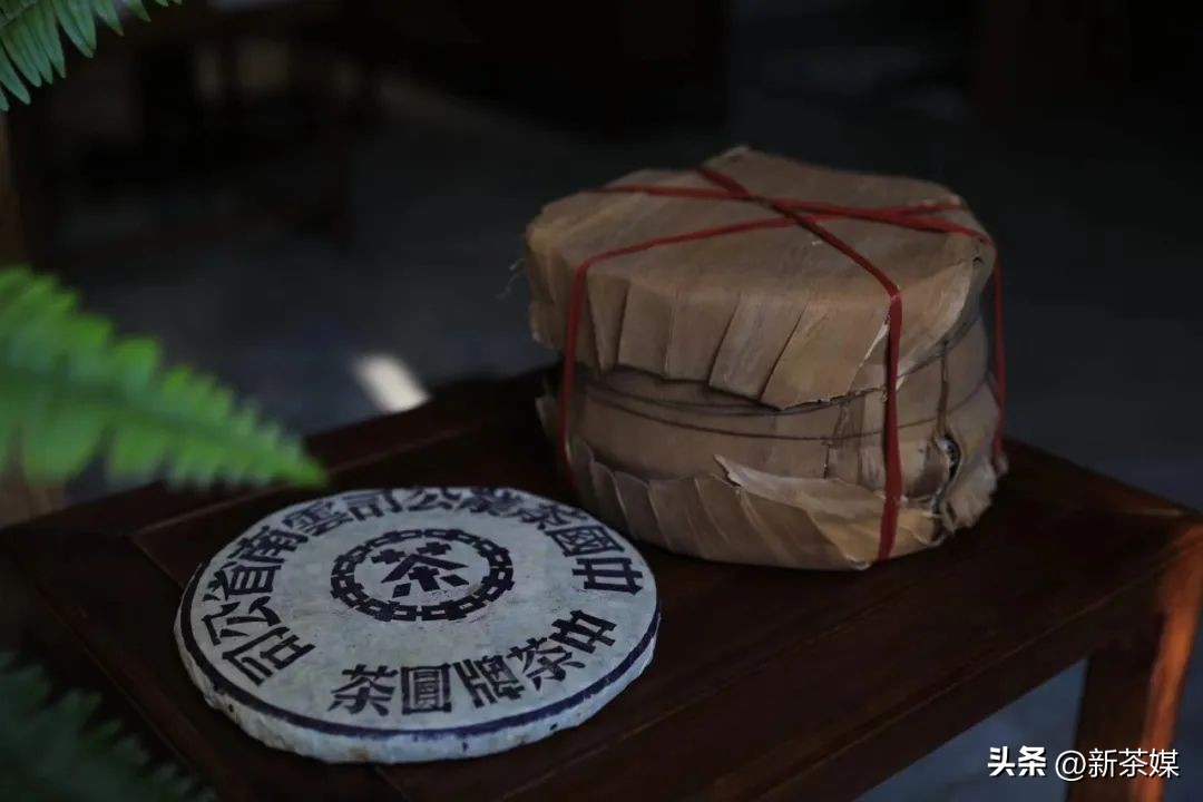 88青之后的二代干仓圆茶代表：牛屎饼、绀青大蓝印