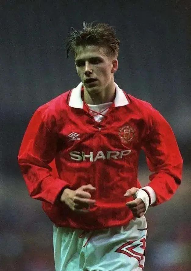 足球无法被超越的头像,足球头像射门