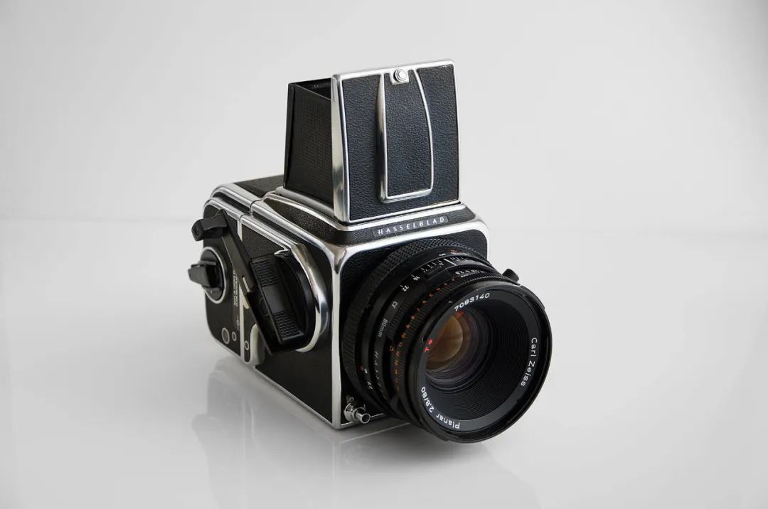 第一款月球相机,第1个登上月球的相机品牌是什么