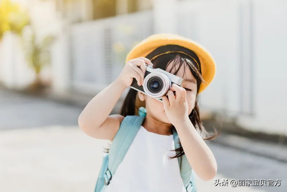 两个孩子，一个睡觉多一个睡得少，10年后的差距明显