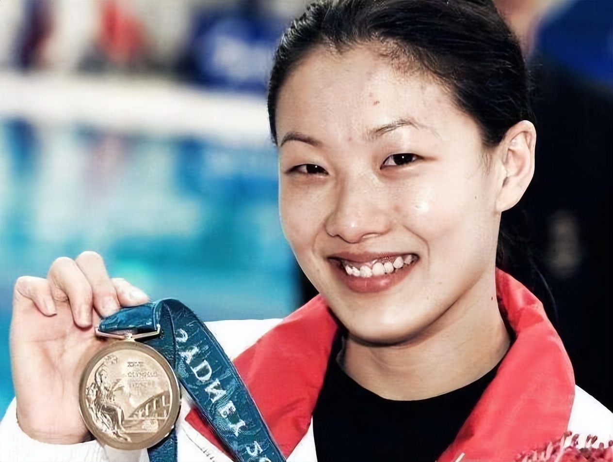 跳水女皇近况曝光,跳水王伏明霞净身出户