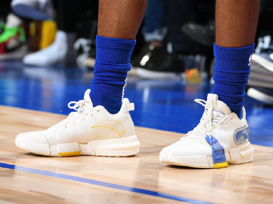 安踏最新签名球鞋,安踏轻狂男篮球鞋