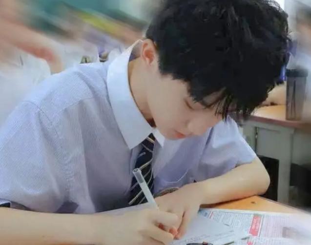 马嘉祺高考前一天视频,马嘉祺艺考上课